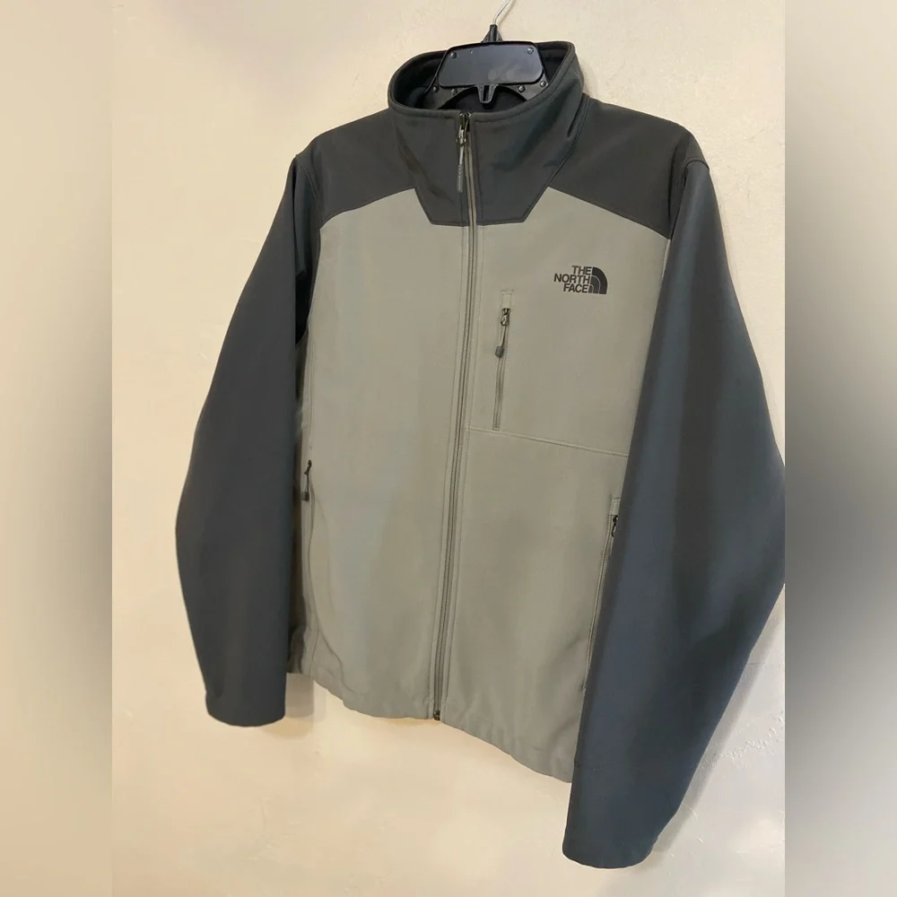 North Face~Men’s Lightweight Neoprene Jacket~ Full Front Zip Closure~Size S/P